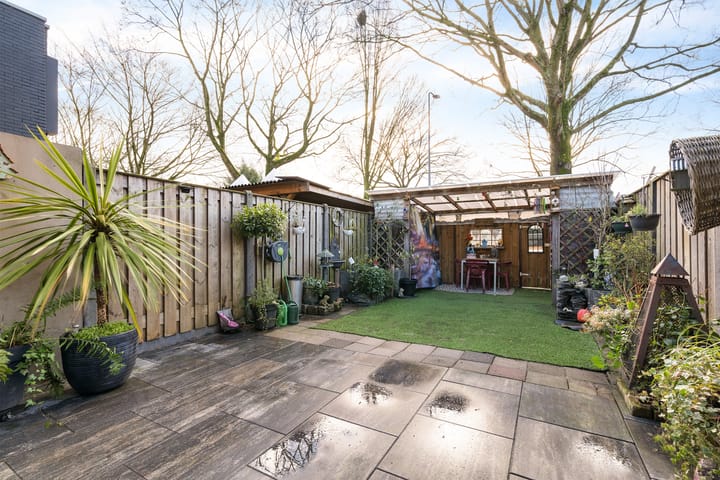 Spacious Three-Bedroom Terraced House with South-West Garden in 's-Hertogenbosch — 49