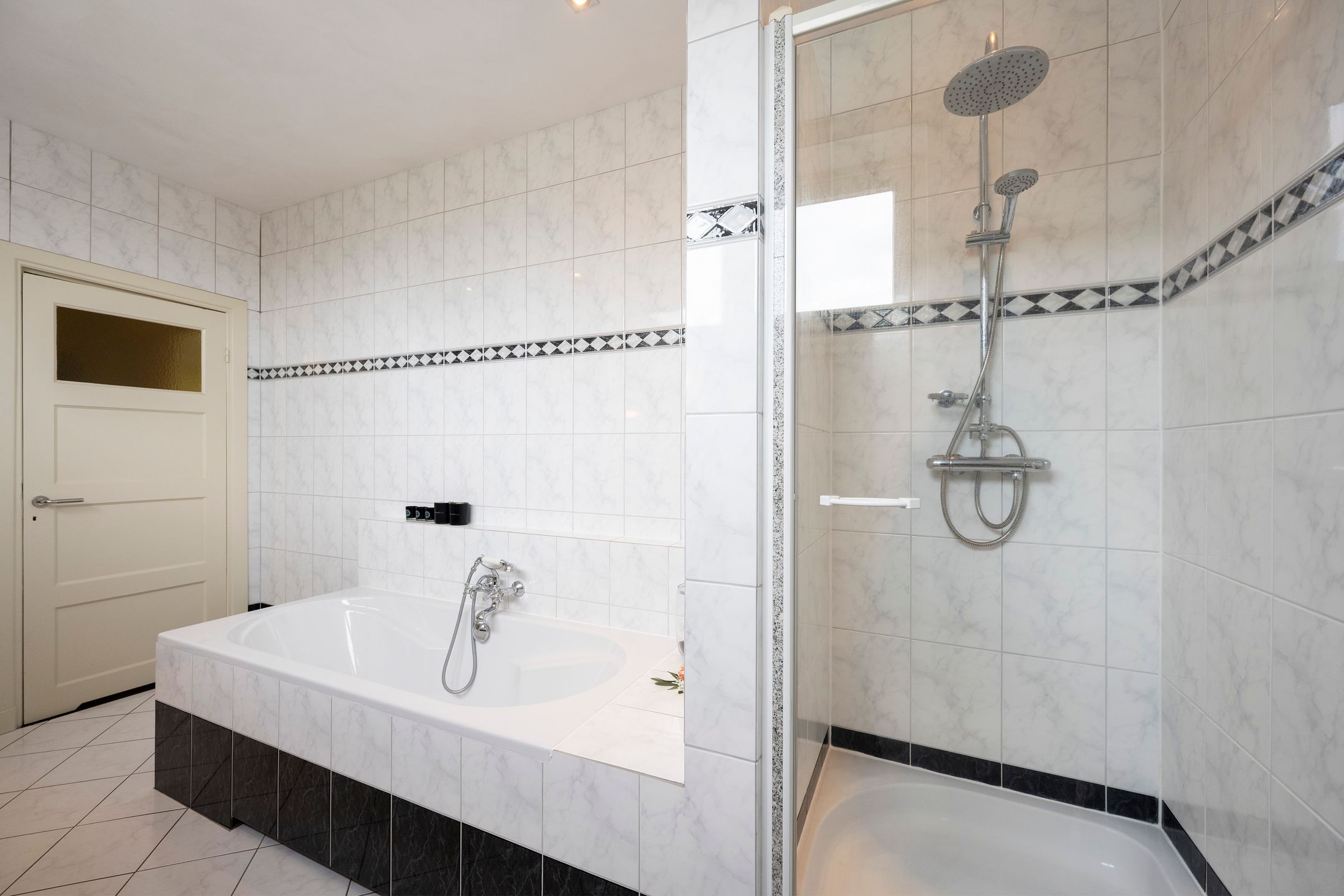 Photo 36 of Grotestraat 318