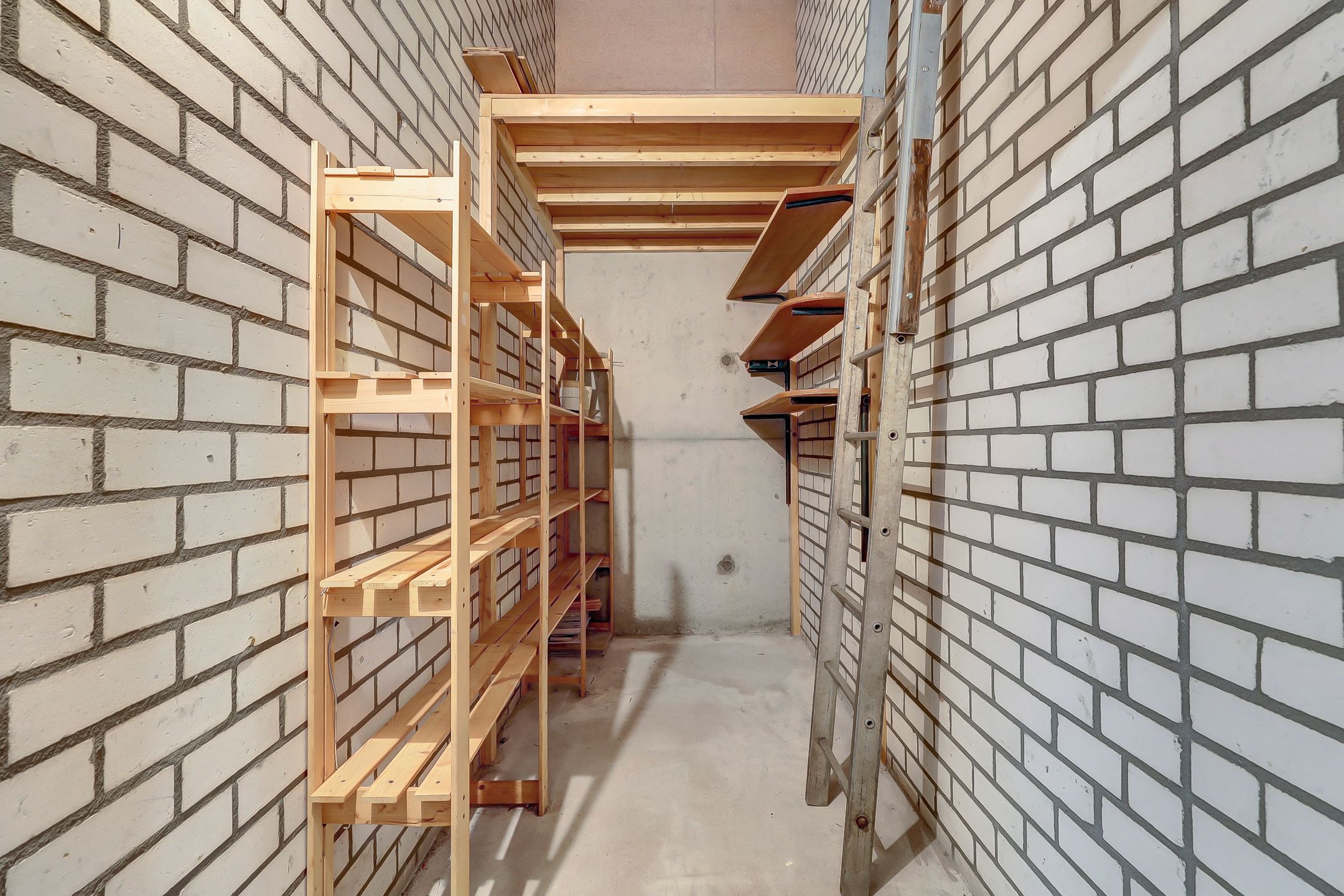 Photo 24 of van Berckelstraat 50