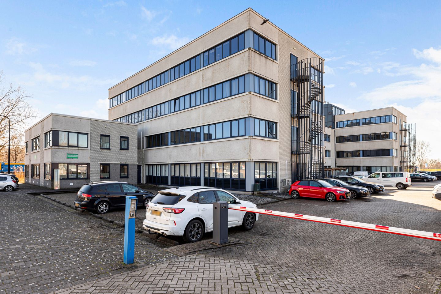 Bekijk foto 3 van Hanzeweg 19