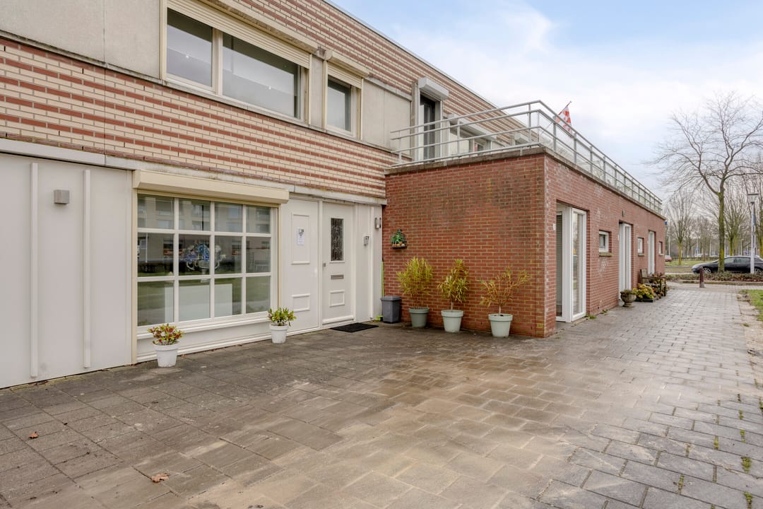 Photo 2 of Oegstgeeststraat 7