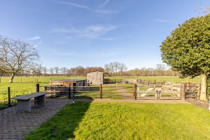 Photo 2 of Udenhoutseweg 25