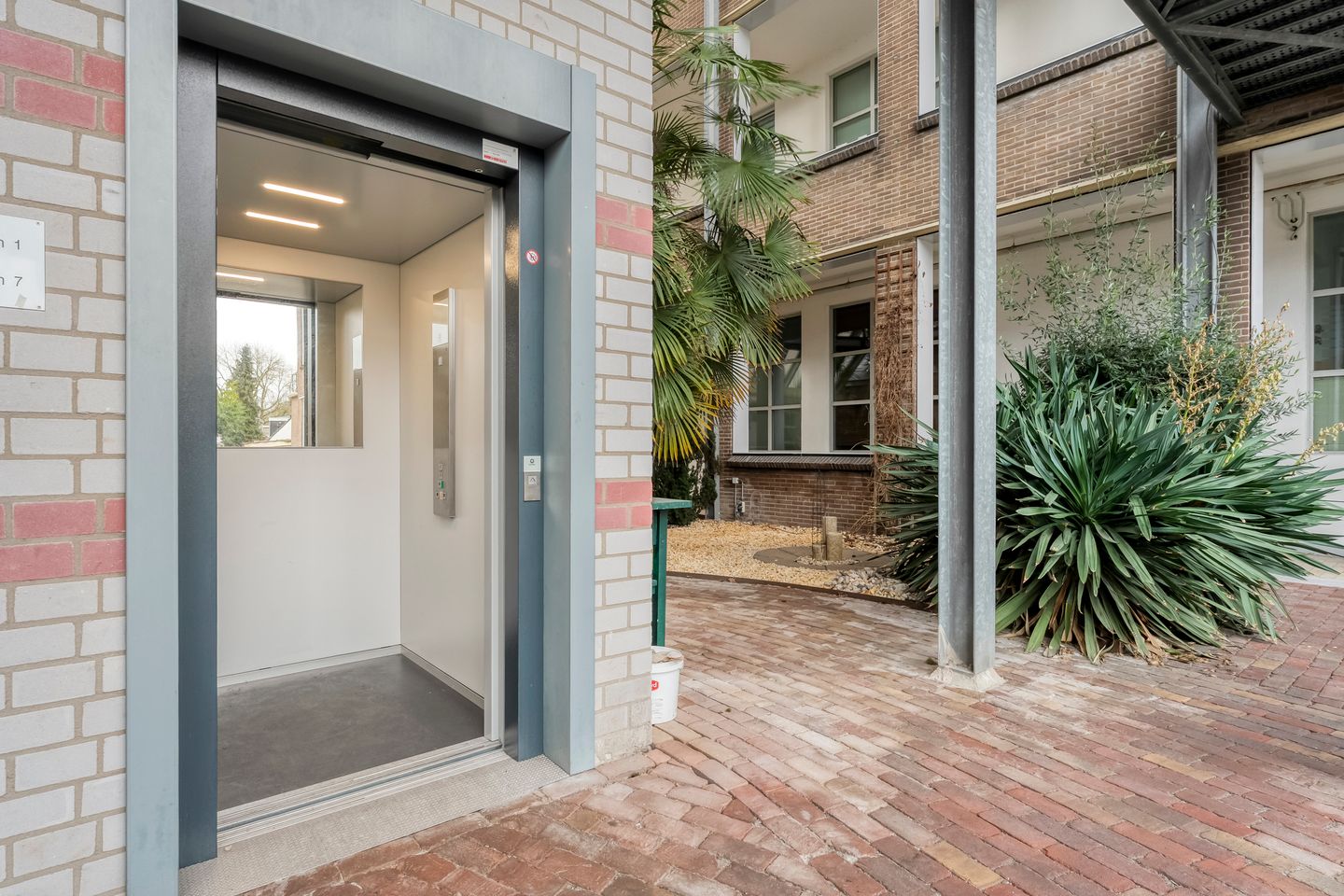 Photo 4 of Catharinastraat 17-33