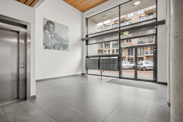 Photo 4 of Miles Davisstraat 185