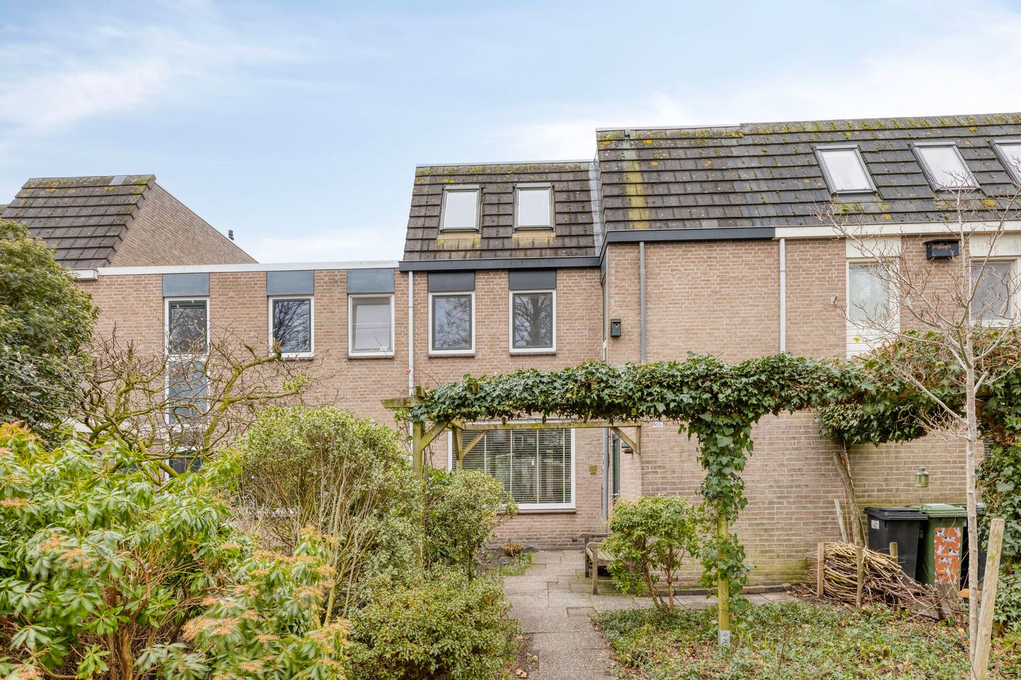 Photo 1 of Johan Frisopark 105