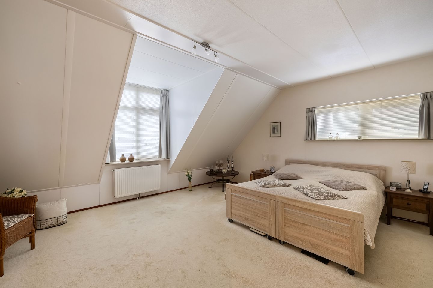 Foto 25 van Dekemastraat 4