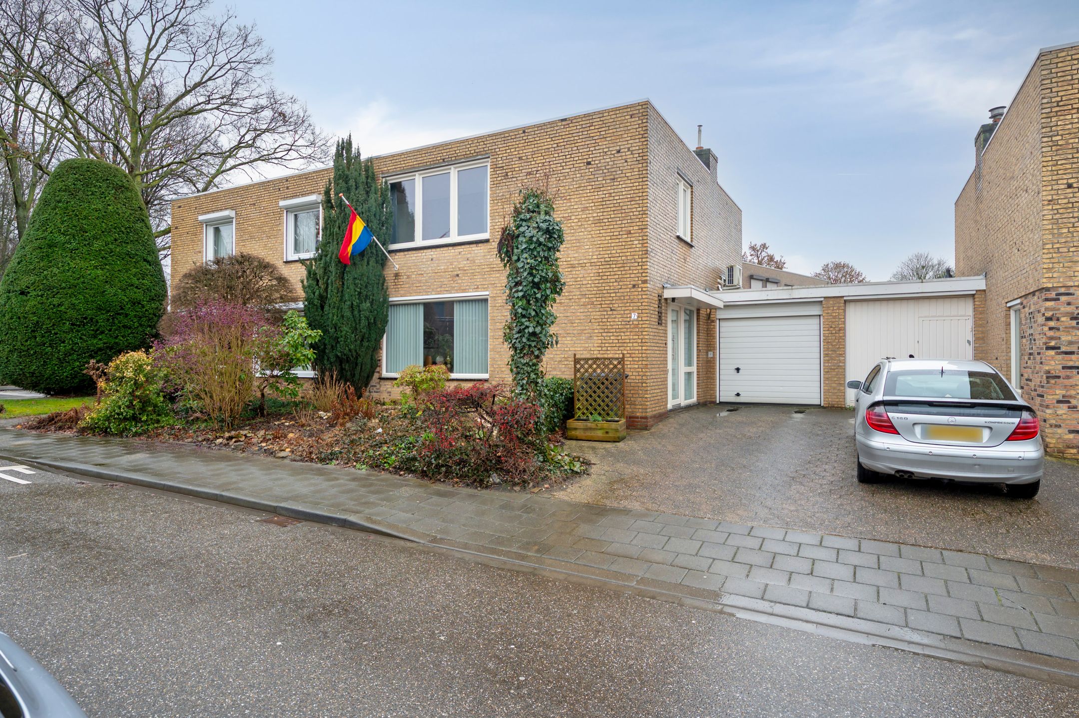 Foto 27 van Burg. Smeetsstraat 7