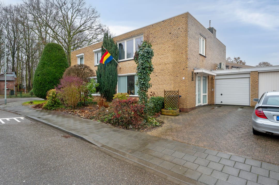 Foto 28 van Burg. Smeetsstraat 7