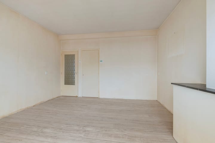 Photo 2 of Parallelstraat 10-B