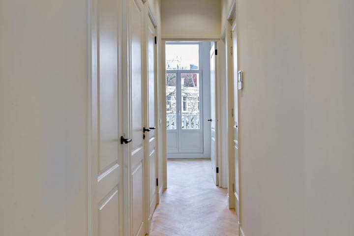 Foto 5 van Van Baerlestraat 38-2