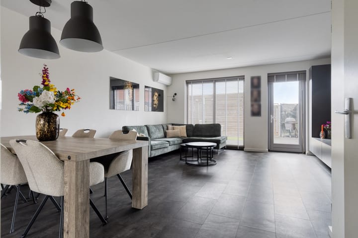 Foto 2 van Wethouder van Rooijlaan 11