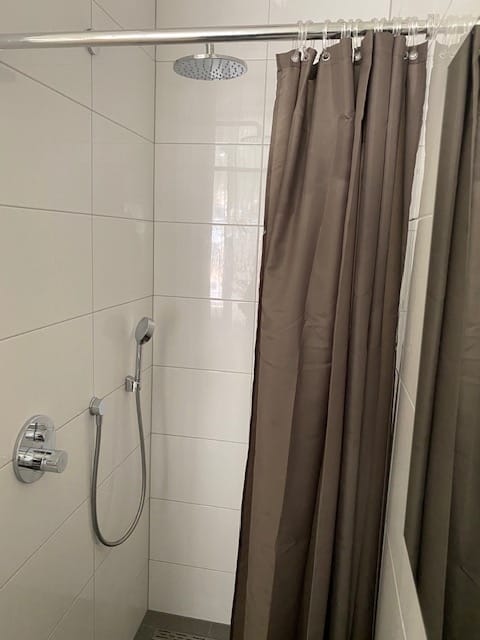 Photo 11 of Betuwestraat 1-1