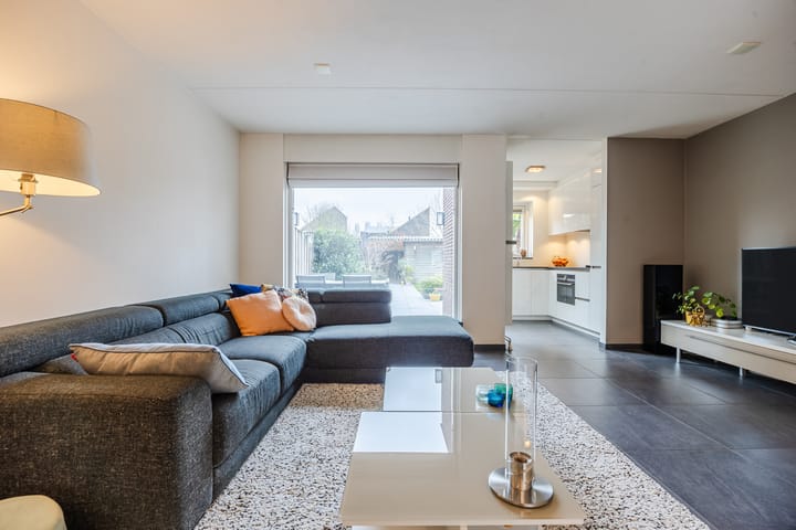 Photo 3 of Roodeschoolstraat 105