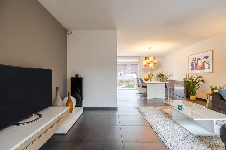 Photo 4 of Roodeschoolstraat 105