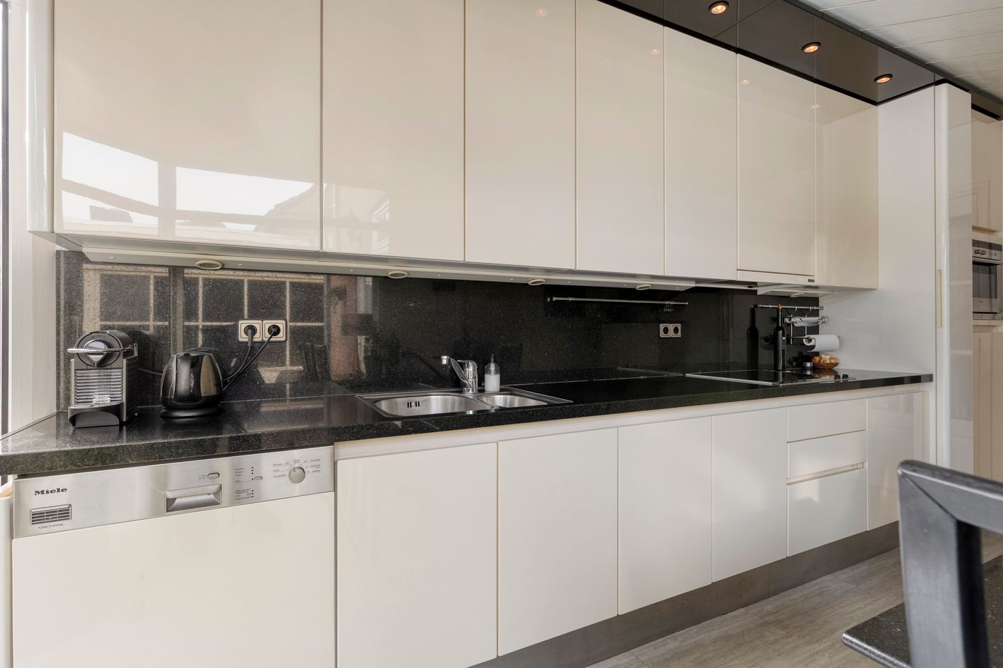 Foto 19 van Ereprijsstraat 48