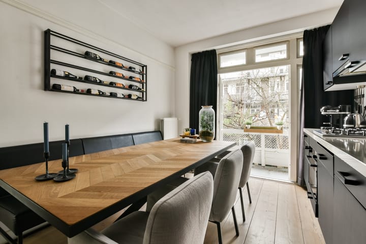 Photo 4 of Haarlemmermeerstraat 64-1