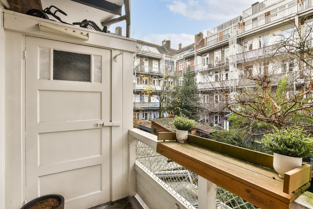 Photo 11 of Haarlemmermeerstraat 64-1