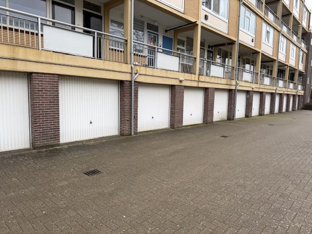 Karel Doormanlaan div. garages