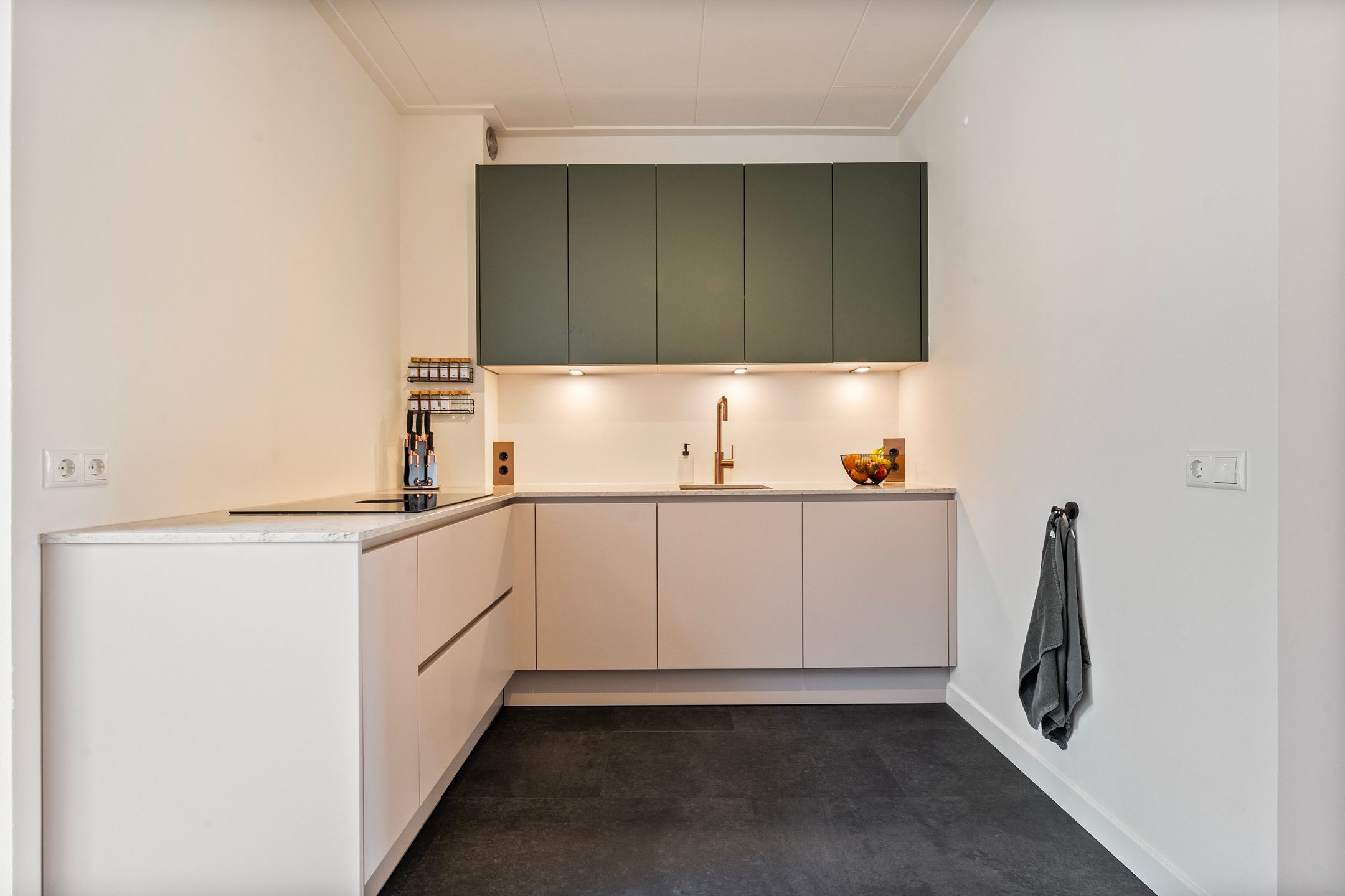 Foto 18 van Niasstraat 15