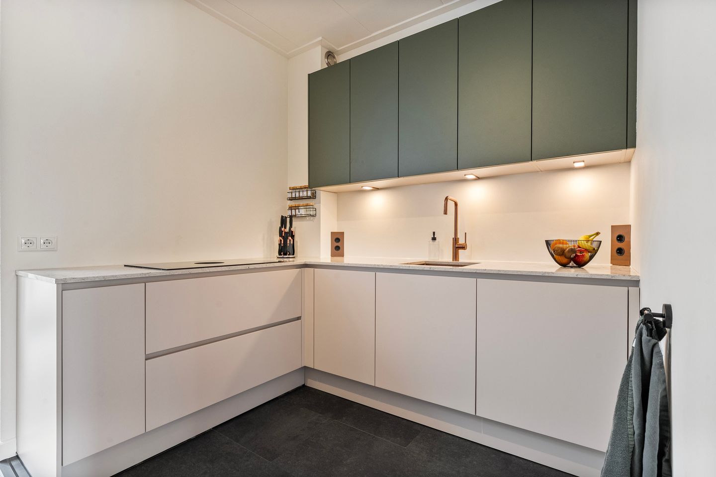 Foto 19 van Niasstraat 15