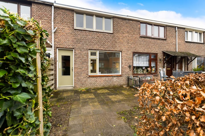 Photo 2 of Vincent van Goghstraat 82