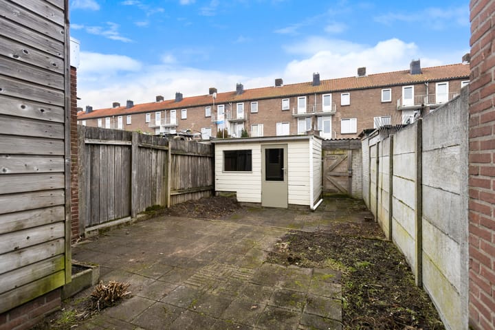 Photo 13 of Vincent van Goghstraat 82