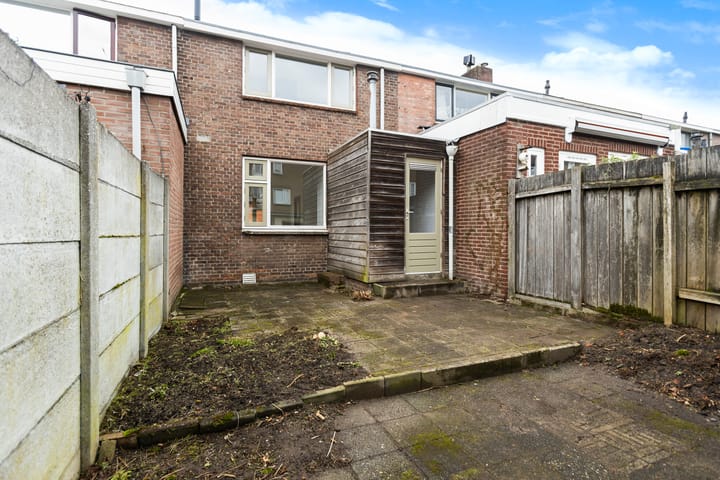 Photo 14 of Vincent van Goghstraat 82