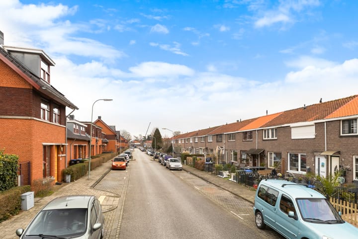 Photo 15 of Vincent van Goghstraat 82