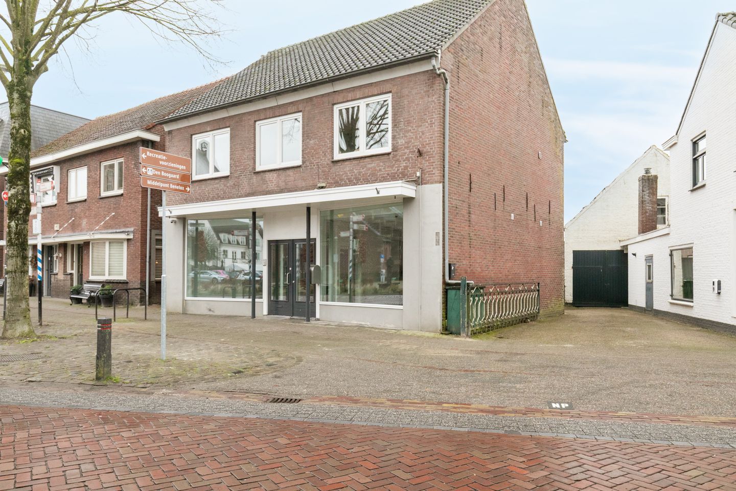 View photo 2 of Kerkstraat 2