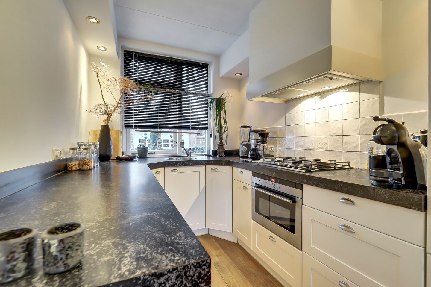 Photo 10 of Wilhelminastraat 4-B