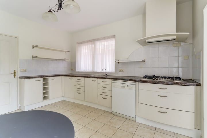 Photo 13 of Spoorstraat 5