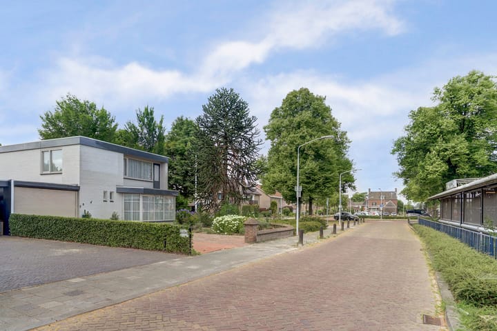 Photo 40 of Spoorstraat 5