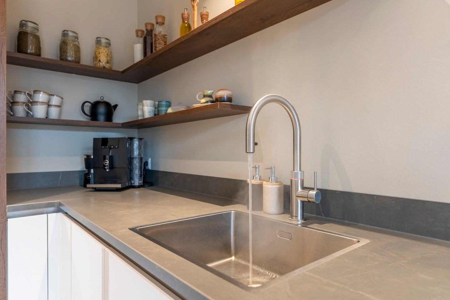 Foto 10 van E.E. van der Laanstraat 40