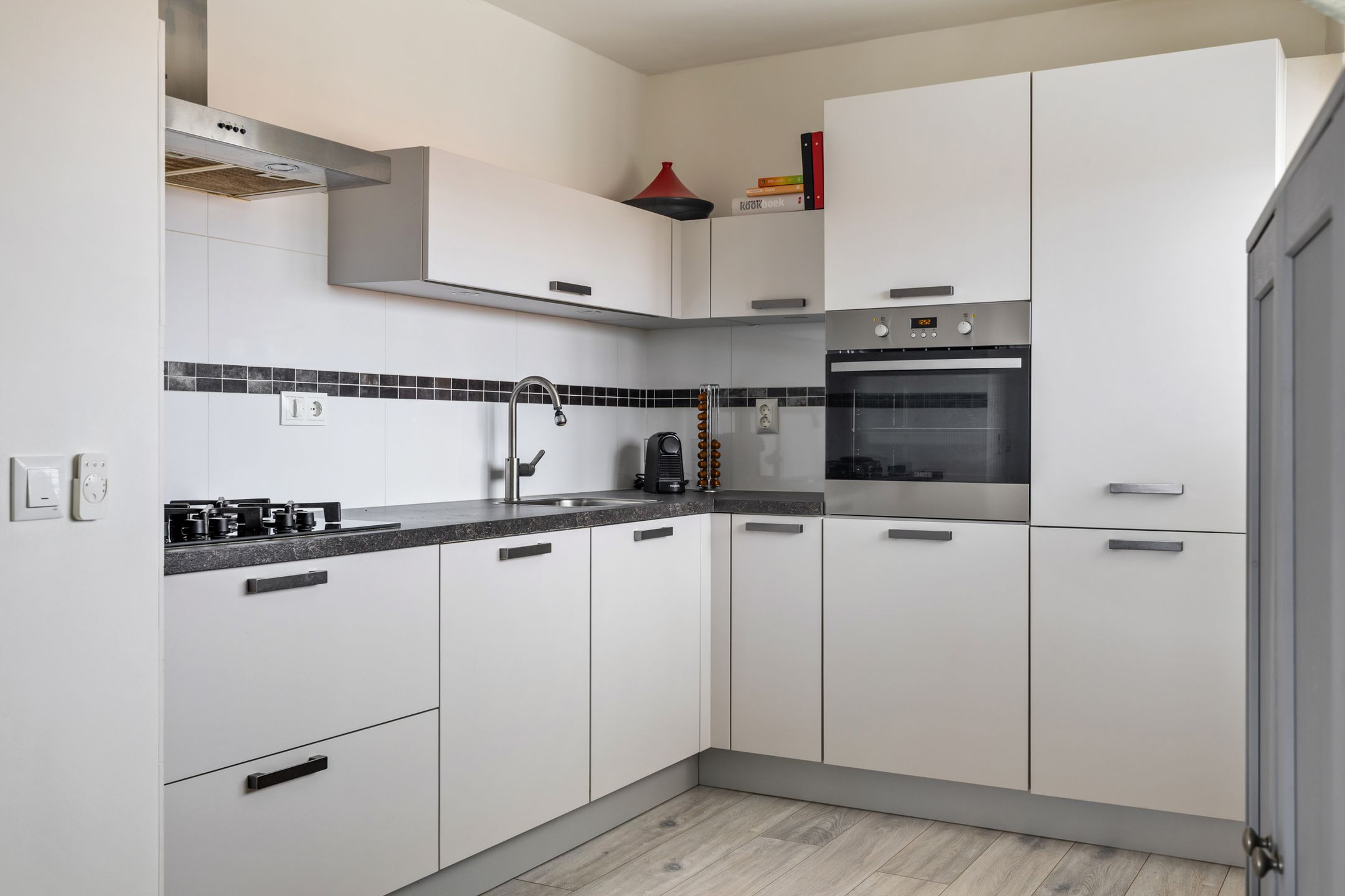 Foto 15 van Dijkplein 48