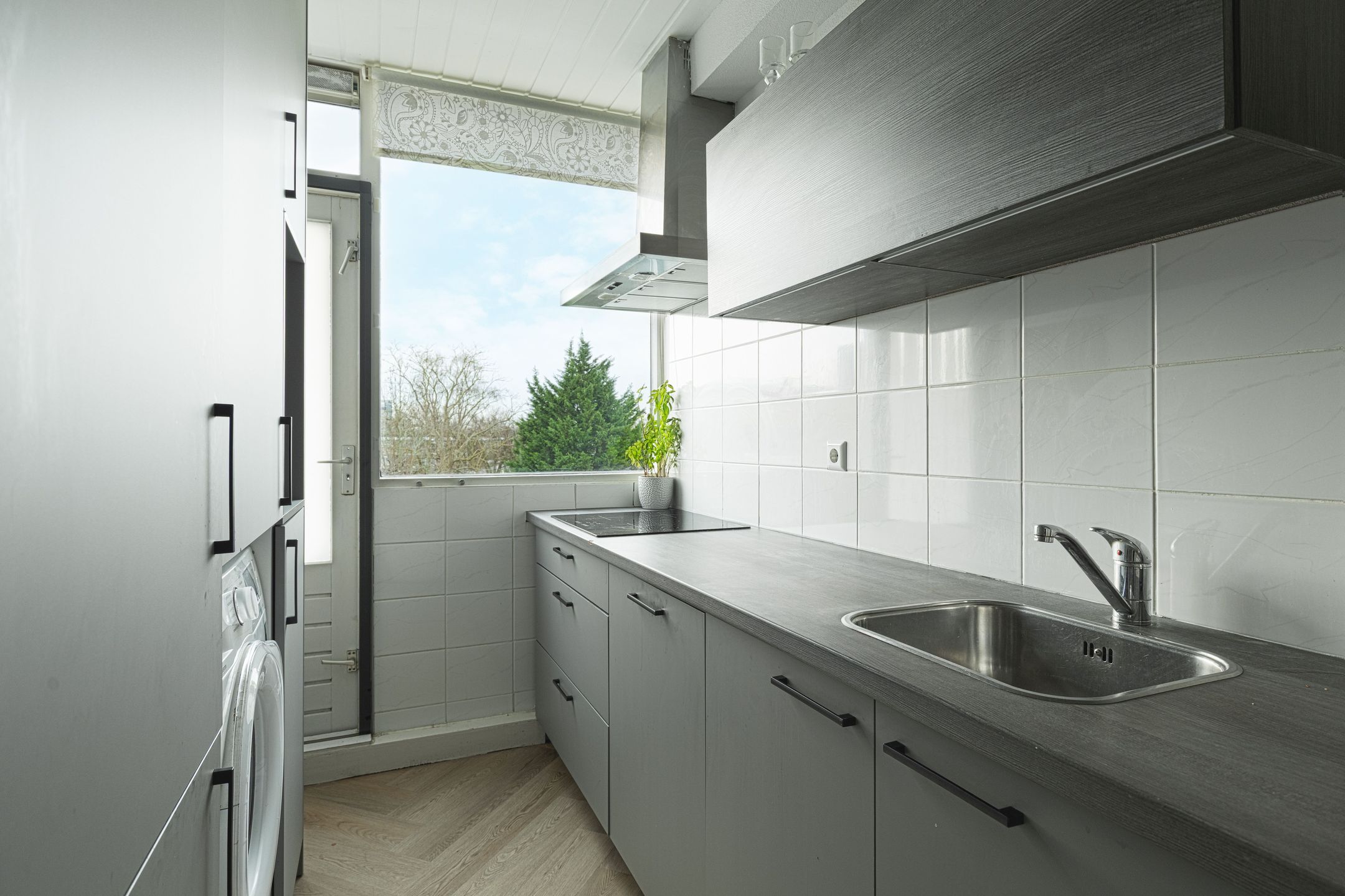 Photo 3 of Van Anrooystraat 15