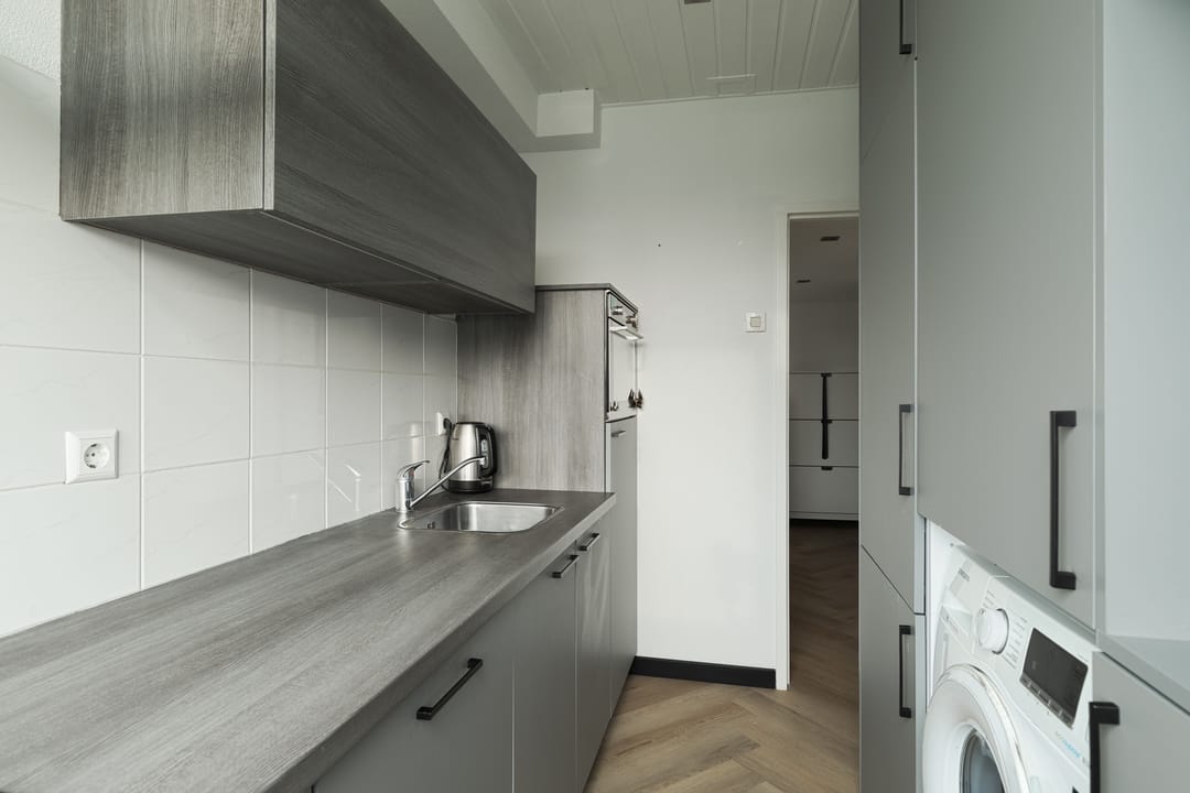 Photo 16 of Van Anrooystraat 15