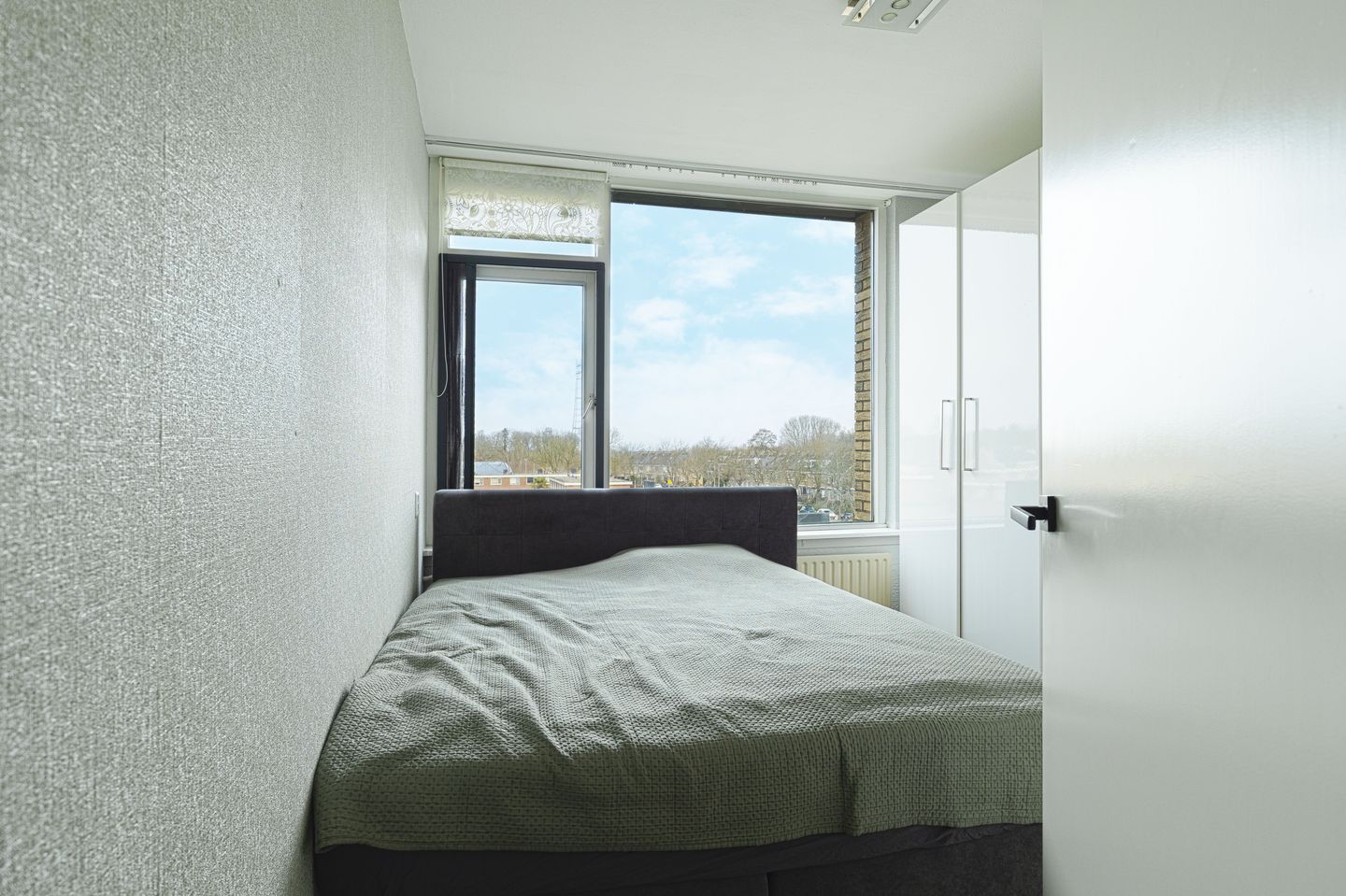 Photo 19 of Van Anrooystraat 15