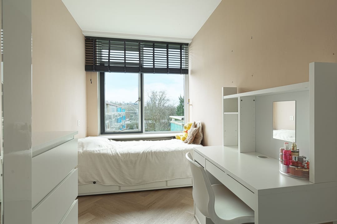 Photo 22 of Van Anrooystraat 15