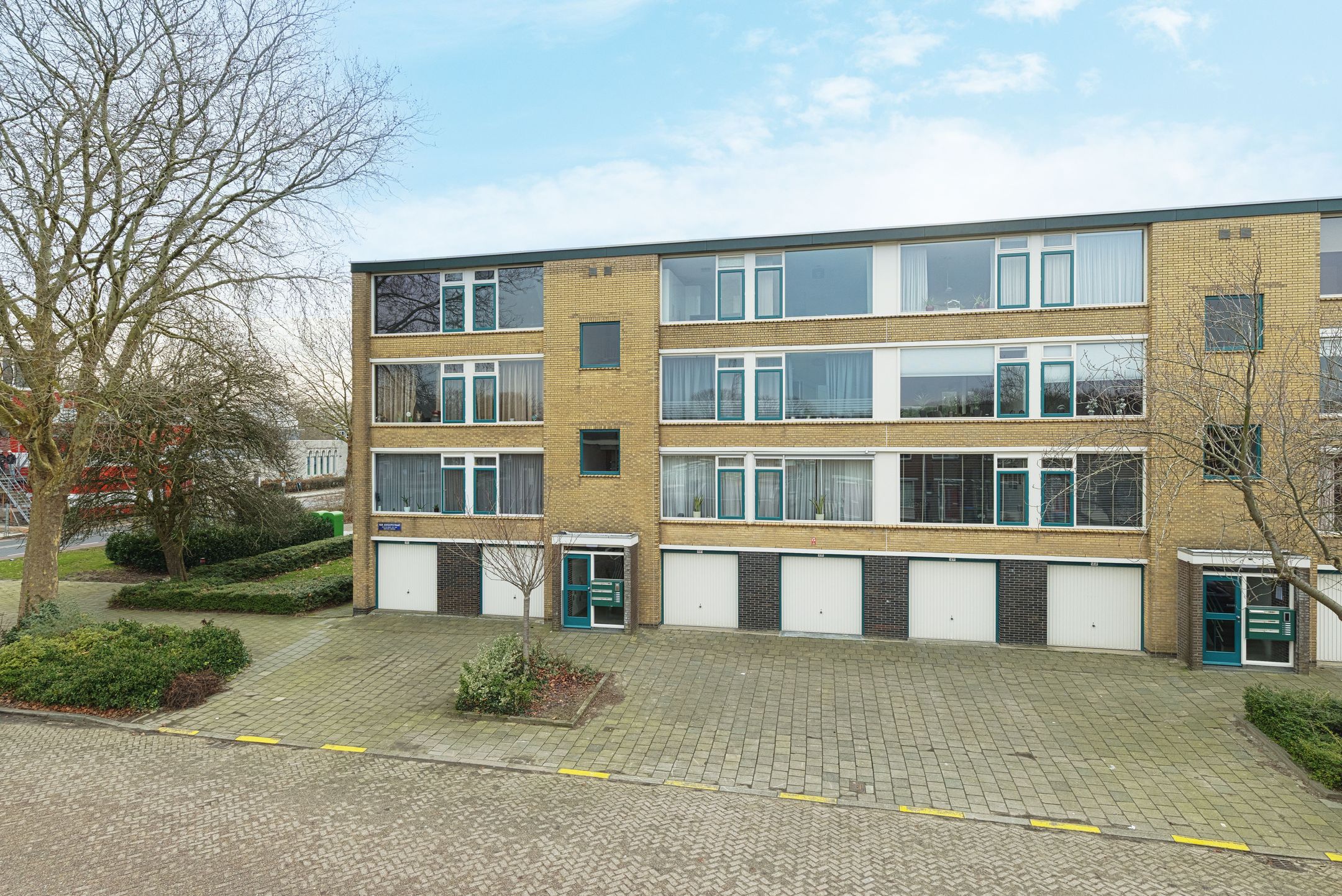 Photo 30 of Van Anrooystraat 15