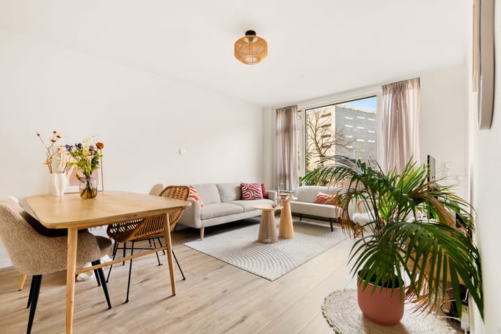 Photo 2 of Tolsteegplantsoen 5