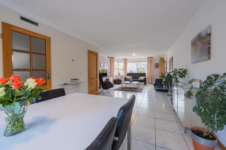 Mantet 18 secondary image