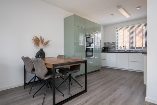 Photo 4 of Van Lunterenstraat 46