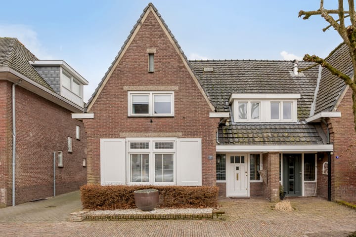 Photo 2 of Schoolstraat 10