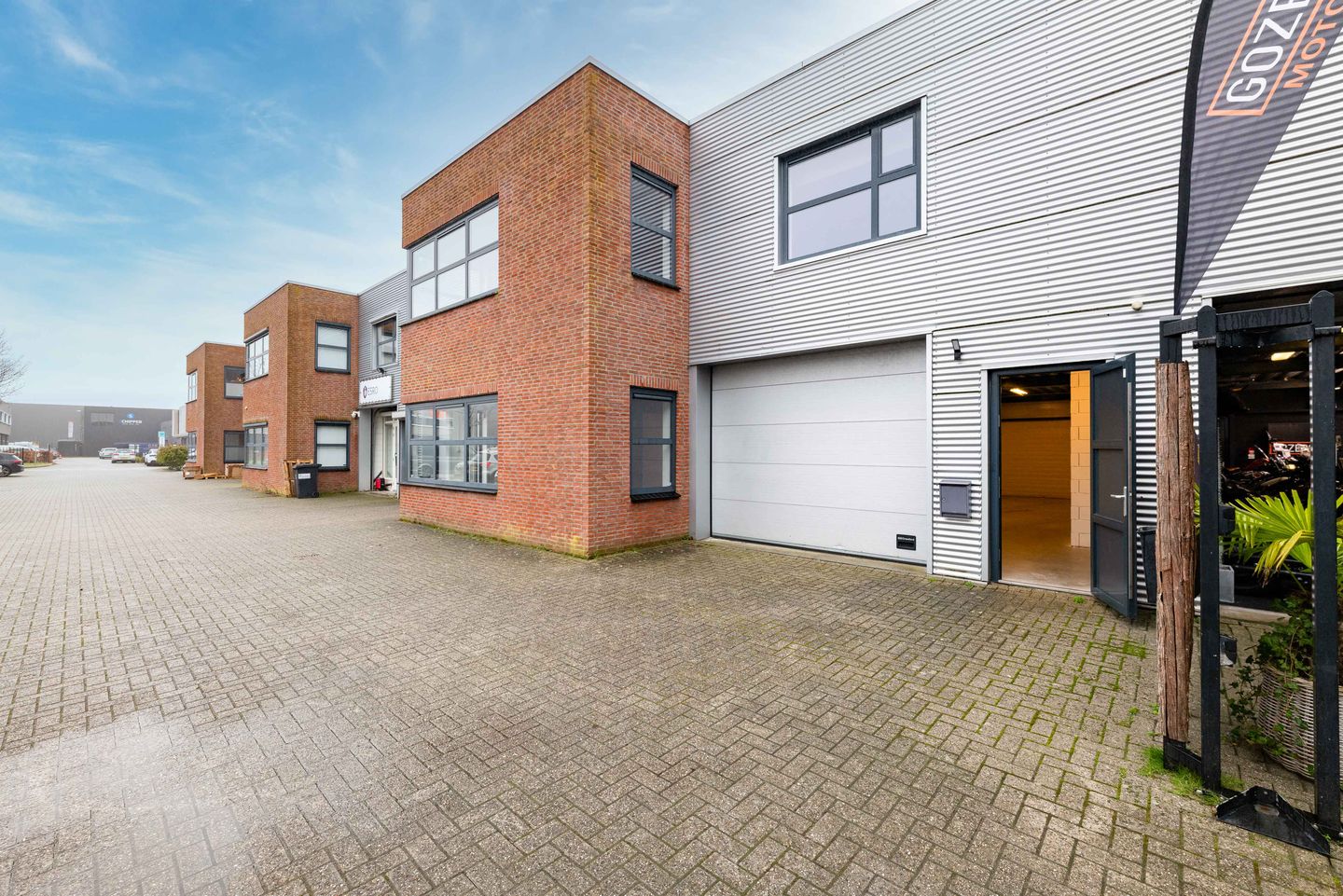 Bekijk foto 4 van Aston Martinlaan 96