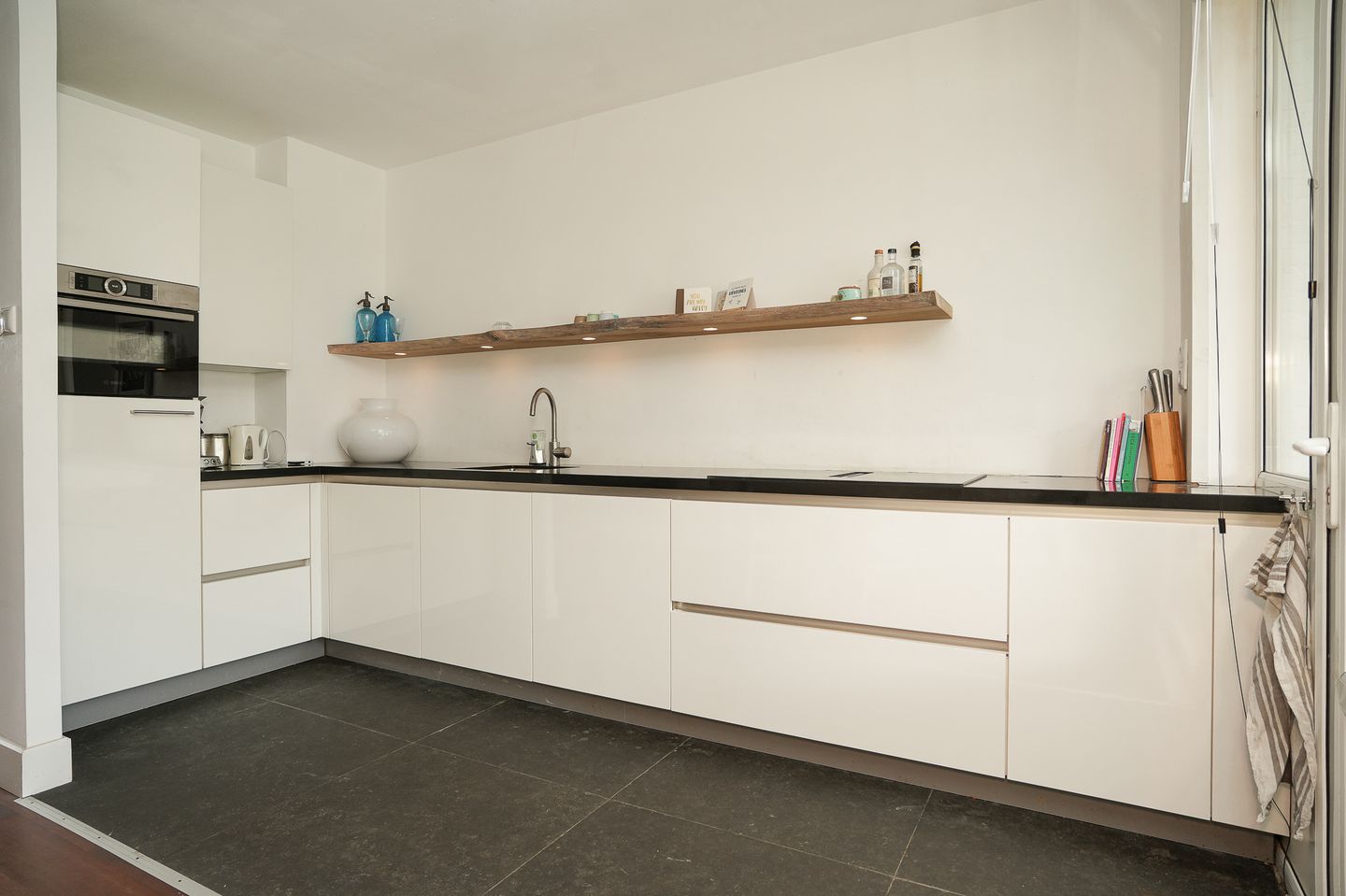 Photo 4 of Westlanderstraat 9