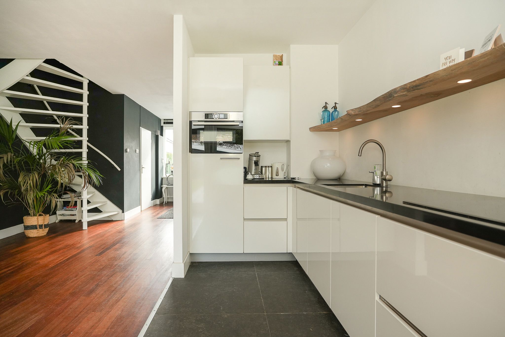 Photo 12 of Westlanderstraat 9