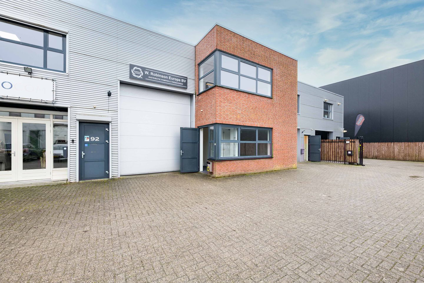 Bekijk foto 3 van Aston Martinlaan 94