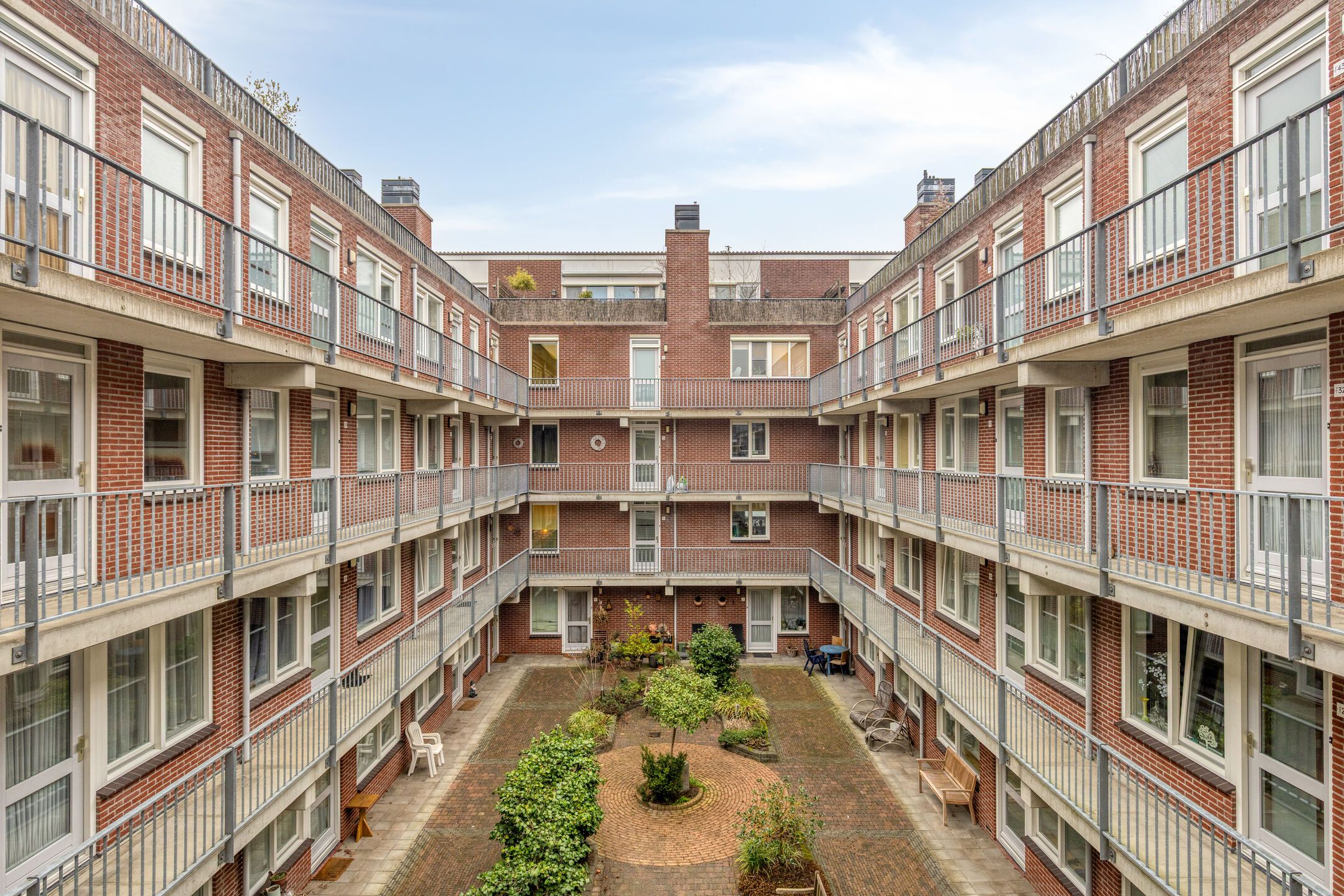 Photo 3 of Graaf van Burenstraat 2-F23