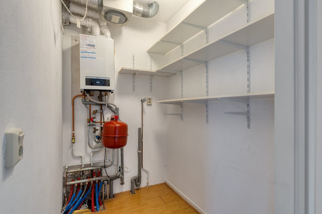 Photo 23 of Graaf van Burenstraat 2-F23