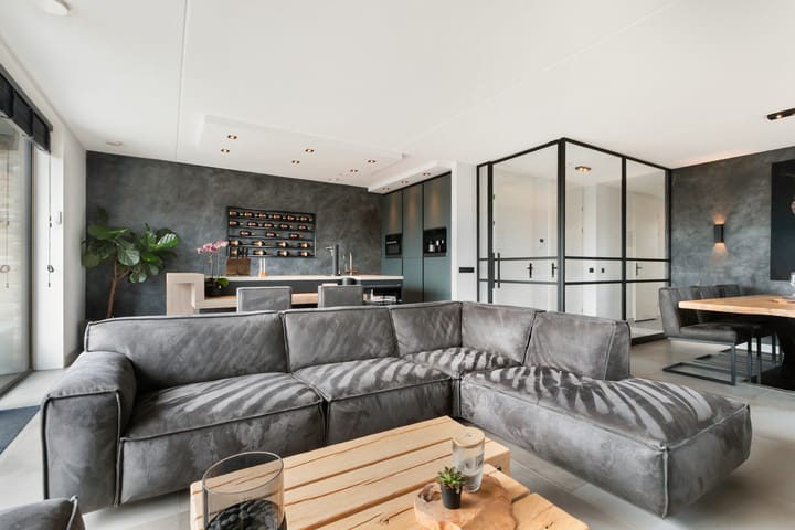 Photo 3 of Menagerie 79